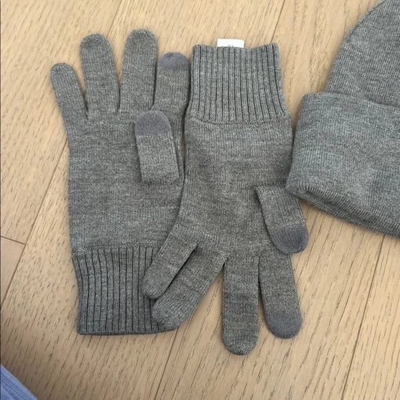 Lululemon Heather Gray Knit Hat and Gloves - Picture 3 of 7